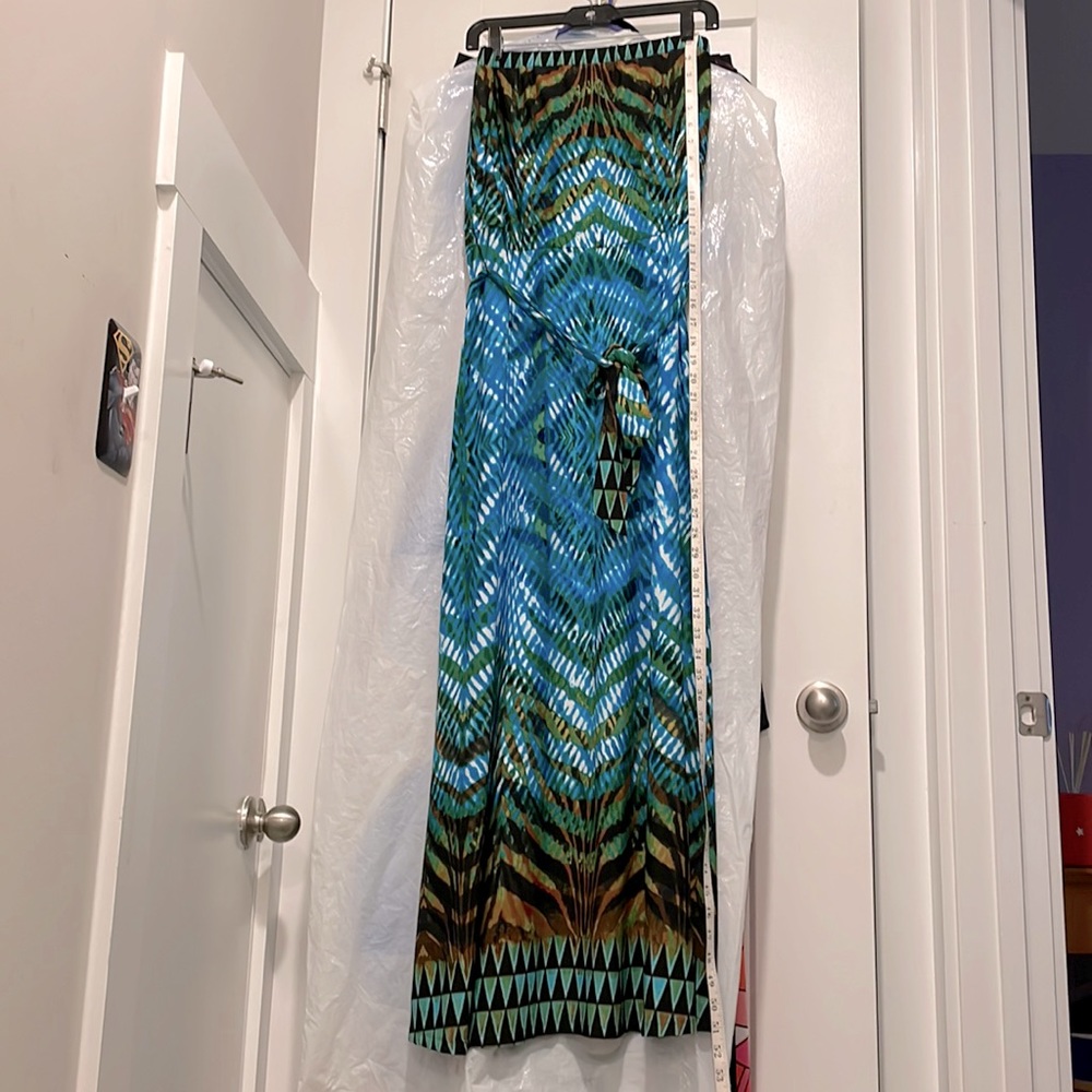 Strapless, colorful casual summer maxi dress- Size Small. Pre 💙 no flaws.
